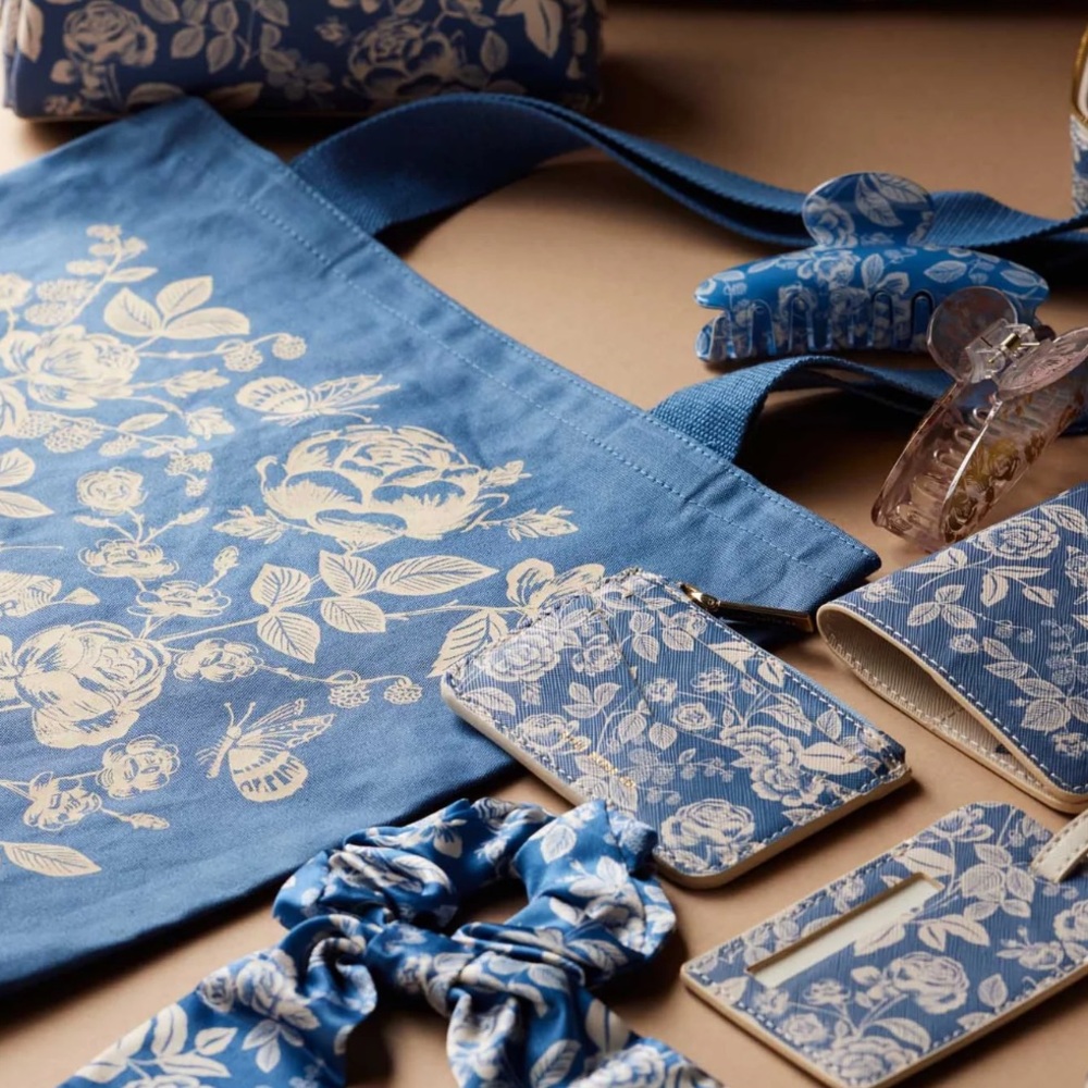 Rifle Paper Co key ring card case - English Rose - Picture 2 of 3